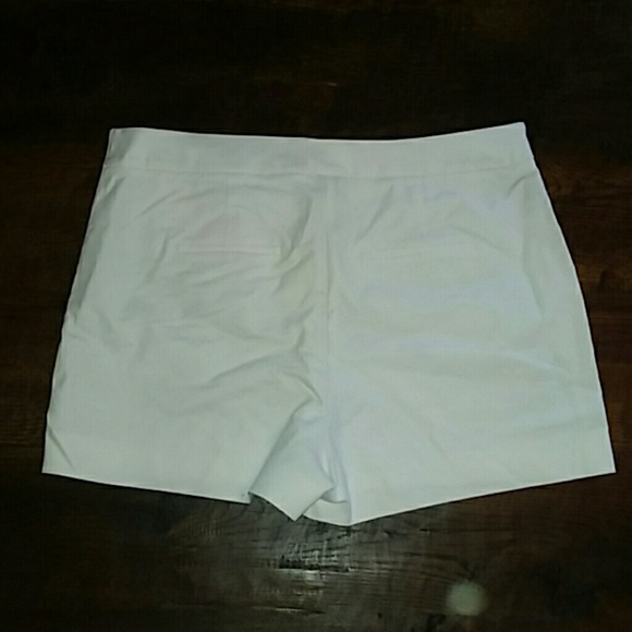 White Stylus shorts - Picture 2 of 5